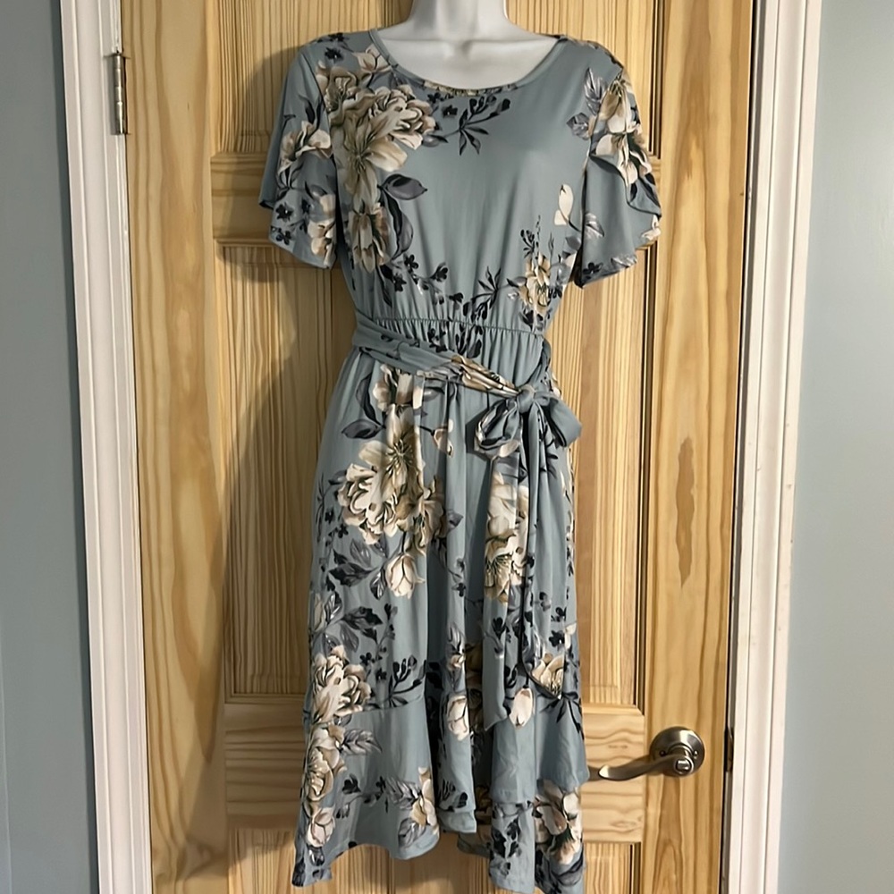 Modern Soul Light blue Floral Maternity dress Size M medium PINK BLUSH